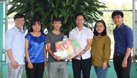 Thầy Nhàn của sinh viên nghèo