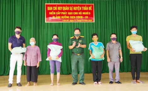 ចែក​ចាយ​អង្ករ​៥​តោន​ដល់​គ្រួ​សារ​ក្រី​ក្រ រង​ផលប៉ះ​ពាល់​ដោយ​សារ​ជំងឺ​ Covid-១​៩​