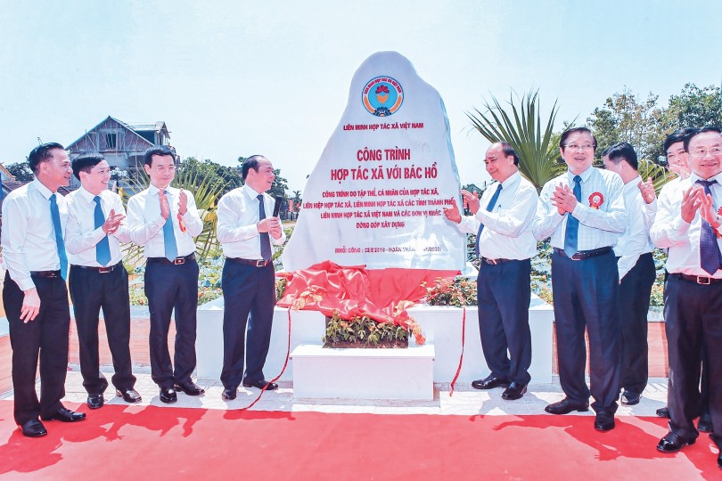 Khánh thành Công trình “Hợp tác xã với Bác Hồ” và Đền Chung Sơn