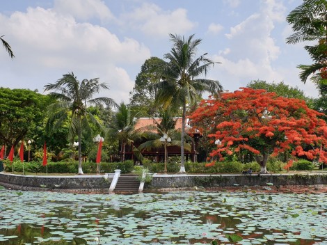 Ngắm nhà sàn Bác Hồ giữa đất phương Nam