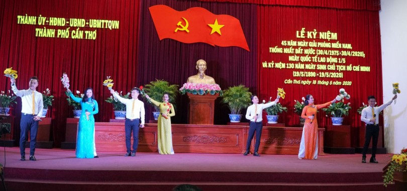 Long trọng tổ chức Lễ kỷ niệm 45 năm Ngày Giải phóng miền Nam và 130 năm Ngày sinh Chủ tịch Hồ Chí Minh