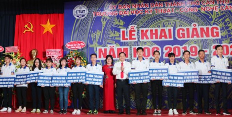Trường Đại học Kỹ thuật - Công nghệ Cần Thơ vận động hơn 110 triệu đồng quỹ khuyến học
