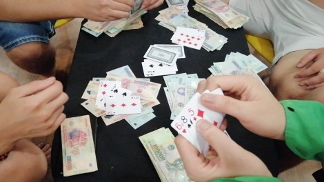 Bạn đời mê “đỏ đen”