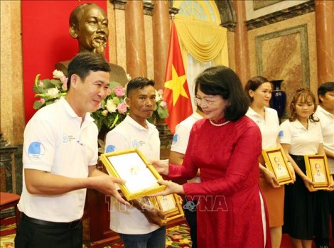 Phó Chủ tịch nước Đặng Thị Ngọc Thịnh gặp mặt gia đình trẻ tiêu biểu 2020