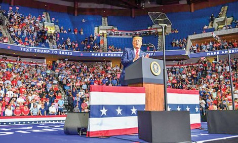 Nhóm vận động tranh cử của ông Trump ``dính'' SARS-CoV-2