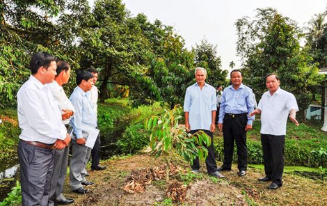 Đẩy mạnh phát triển kinh tế - xã hội, nâng cao đời sống nhân dân