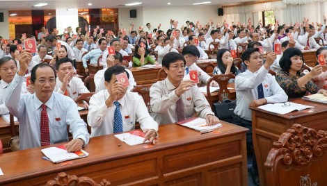 Nâng cao hơn nữa năng lực lãnh đạo,

sức chiến đấu của tổ chức đảng