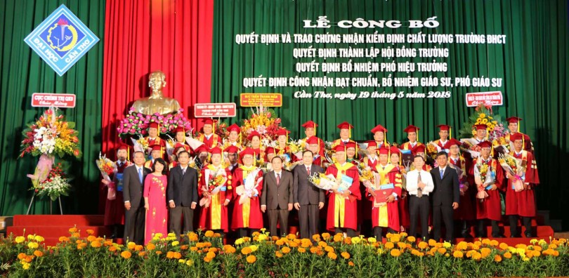 Lãnh đạo đưa Trường Đại học Cần Thơ phát triển toàn diện,

đóng góp hiệu quả vào sự phát triển của vùng, cả nước và khu vực