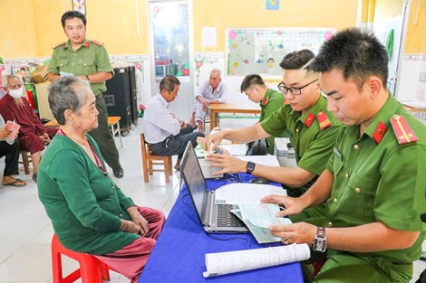 Vì dân phục vụ