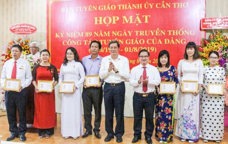 Những chiến sĩ trên mặt trận tư tưởng