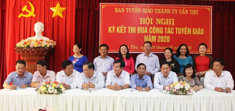 Tiếp tục đổi mới công tác tuyên giáo theo hướng

chủ động, thiết thực, hướng về cơ sở