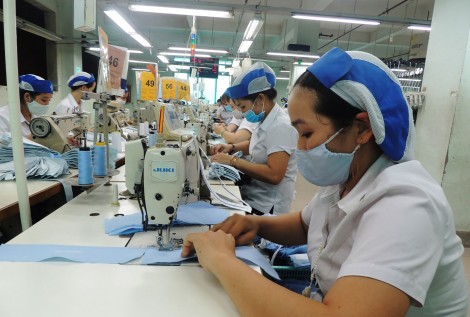 Xuất khẩu hàng hóa tiếp tục

chịu ảnh hưởng bởi dịch COVID-19