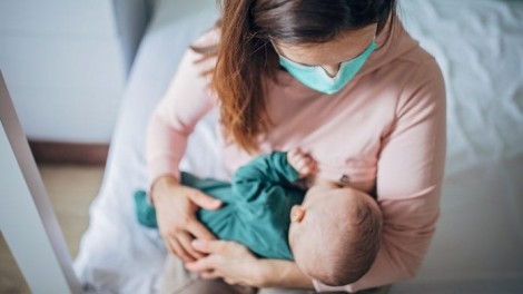 Nuôi con bằng sữa mẹ vẫn an toàn trong mùa COVID-19