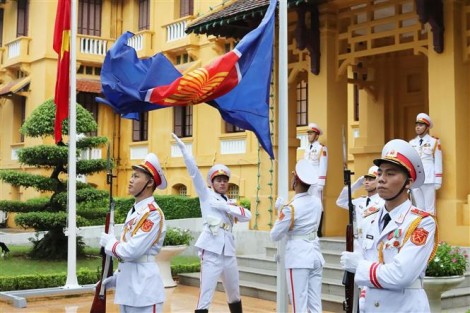 Vai kề vai, ASEAN có thể vượt qua mọi thách thức