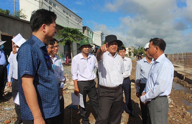 Kiểm tra tiến độ Dự án Kè bờ sông Cần Thơ ứng phó biến đổi khí hậu