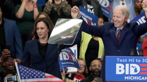 Ông Biden chọn nghị sĩ da màu đứng liên danh