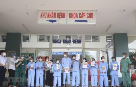 Thêm 10 bệnh nhân mắc COVID-19 được công bố khỏi bệnh