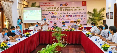 10 đội tham dự Giải bóng đá

các Cơ quan Báo chí ĐBSCL 2020