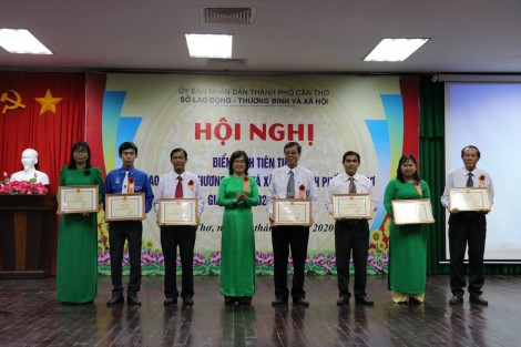 Đưa phong trào thi đua đi vào thực chất