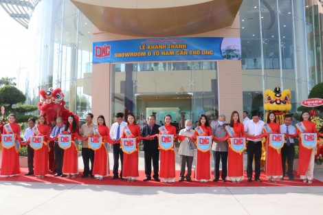 Trường Đại học Nam Cần Thơ khánh thành Showroom Ô tô Nam Cần Thơ DNC