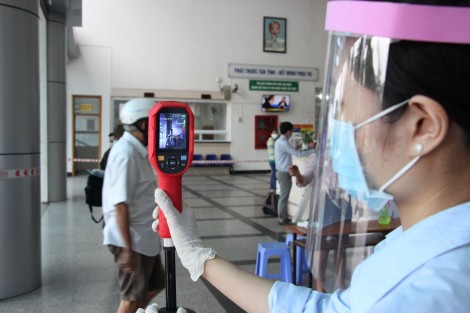 Bệnh viện đo thân nhiệt từ xa cho bệnh nhân, phòng COVID-19