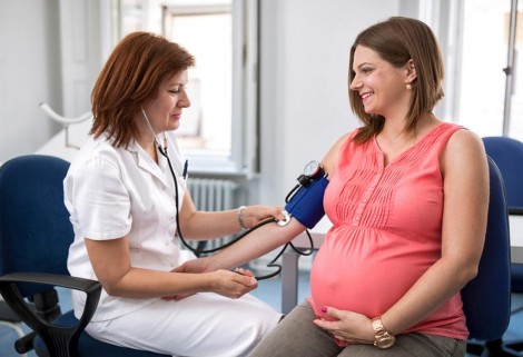 Tăng huyết áp khi mang thai liên quan đến chứng “bốc hỏa” tuổi mãn kinh