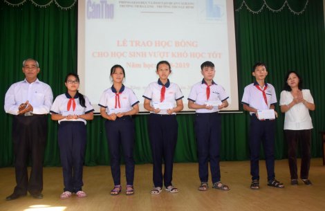Hỗ trợ chi phí học tập cho học sinh, sinh viên dân tộc thiểu số năm học 2020-2021