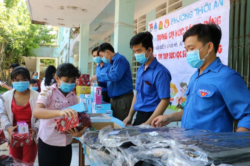 Những công trình “áo xanh”