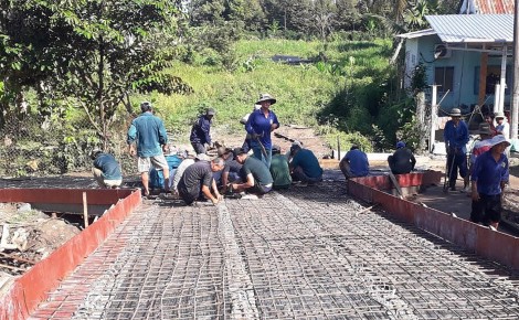 Tăng cường tuyên truyền

về an toàn giao thông