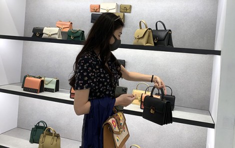 Tạo phong cách thời trang cùng túi xách
