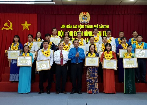 Tuyên dương 130 điển hình tiên tiến trong công nhân, viên chức, lao động