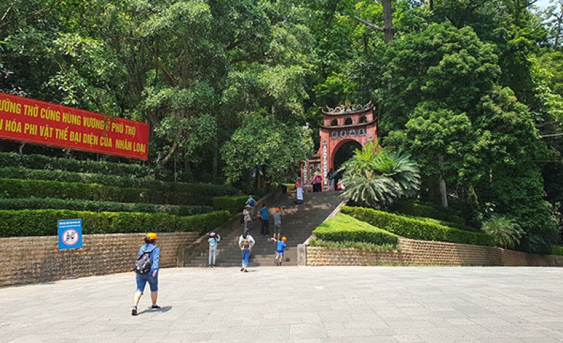 Về thăm đất Tổ