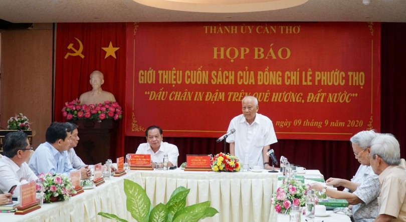 Giới thiệu cuốn sách “Dấu chân in đậm trên quê hương, đất nước” của đồng chí Lê Phước Thọ