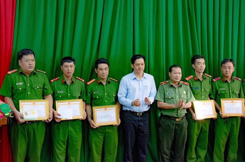 Khen thưởng cán bộ chiến sĩ triệt phá chuyên án trộm cắp mô tô liên tỉnh