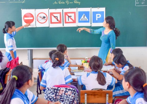 Tuyên truyền, giáo dục pháp luật về an toàn giao thông 

cho học sinh đầu năm học 2020-2021