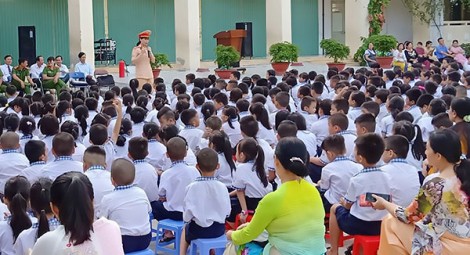Tăng cường tuyên truyền, giáo dục pháp luật về an toàn giao thông cho học sinh
