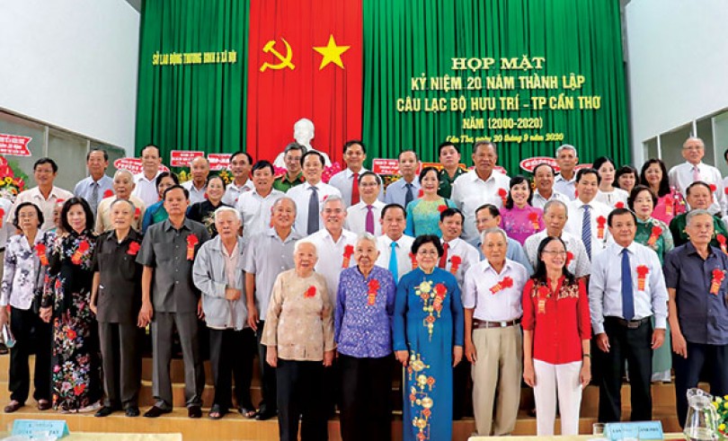 Cán bộ hưu trí phát huy truyền thống cách mạng, sống vui, sống khỏe, sống có ích
