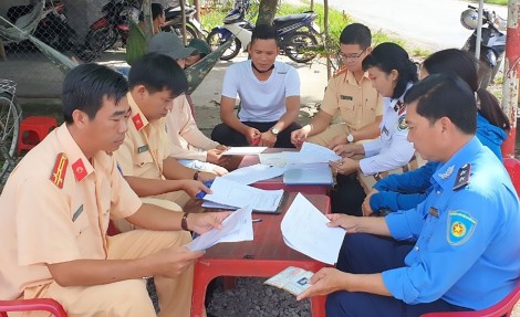 Xử phạt nhiều trường hợp vi phạm

Luật Giao thông đường thủy nội địa