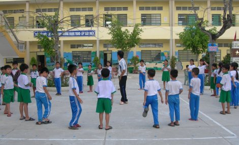 Tích cực vận động người dân tham gia bảo hiểm y tế