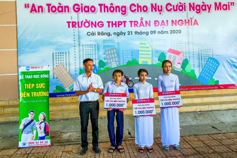 Trang bị kỹ năng, kiến thức an toàn giao thông cho học sinh