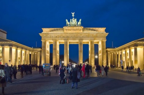 Thủ tướng Merkel thừa nhận vẫn còn chênh lệnh giữa hai miền