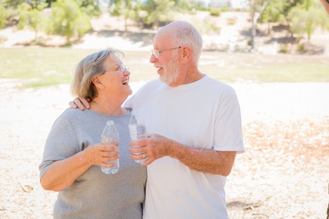 Càng lớn tuổi, càng nên uống thêm nhiều nước