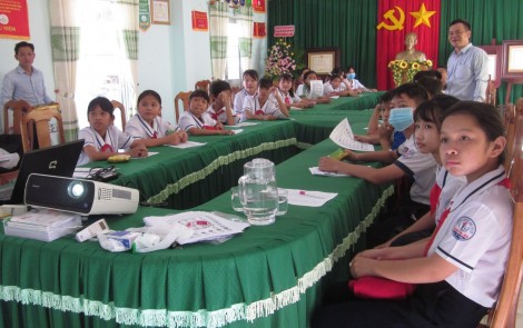 Giáo dục học sinh chấp hành Luật Giao thông đường bộ