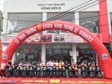 Công ty Hồng Đức trao thưởng 99 xe Winner X cho khách hàng may mắn