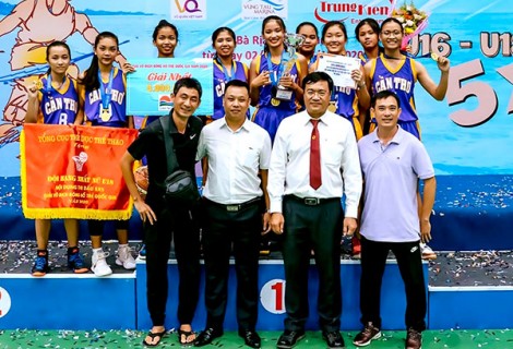 Cú đúp vàng của các cô gái Bóng rổ U18 Cần Thơ