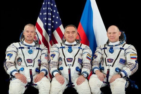 Ba nhà du hành vũ trụ làm việc trên ISS trở về Trái đất an toàn