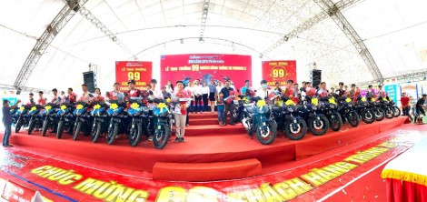 Hồng Đức trao xe đợt 3 cho khách hàng trúng thưởng chương trình “Sắm Winner X - Nhân đôi phấn khích”