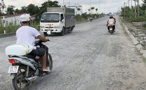 Ðề nghị sửa chữa mặt đường đảm bảo an toàn giao thông