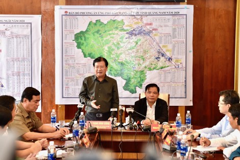 Phó Thủ tướng Trịnh Đình Dũng chỉ đạo ứng phó bão số 9 tại tiền phương