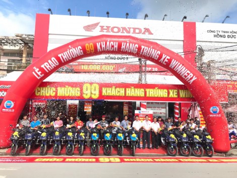 Chương trình “Sắm Winner X - Nhân đôi phấn khích”Hồng Đức trao xe cho khách hàng trúng thưởng đợt 4